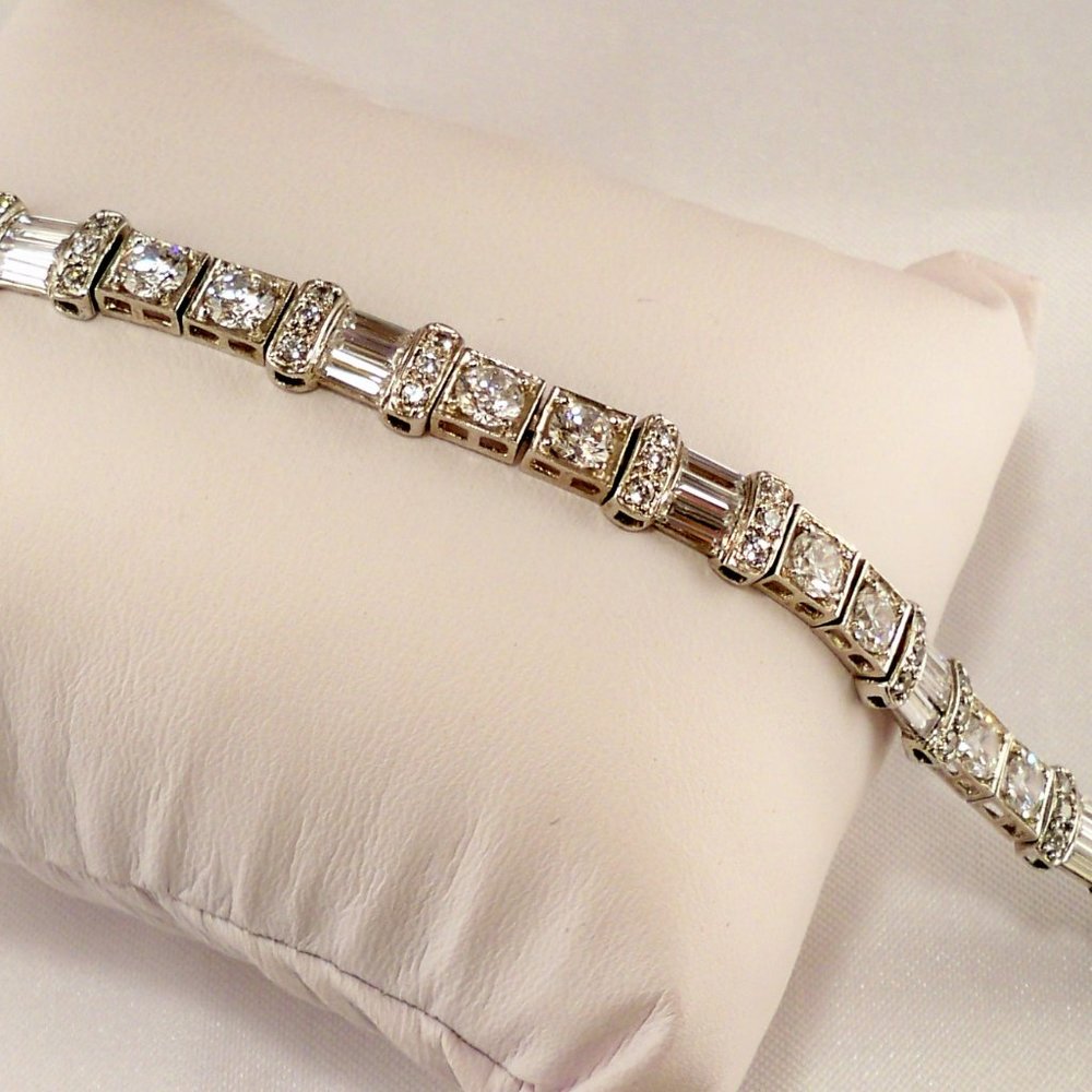 NEW Vintage Victoria Wieck Round & Emerald Cut Cubic Zirconias Bracelet